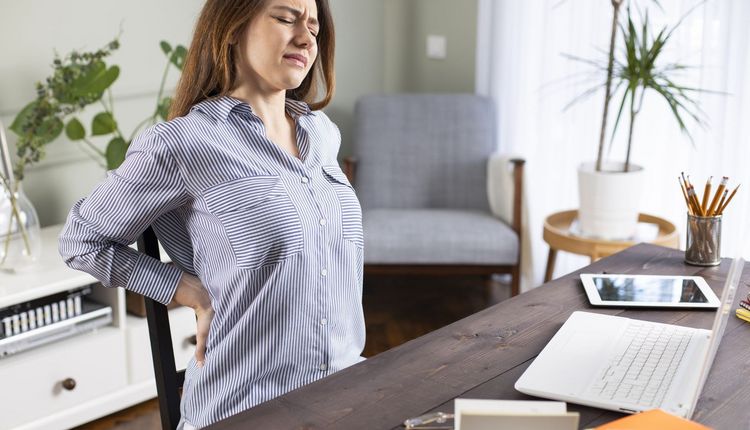 Viele Menschen sitzen zu viel - vor allem im Homeoffice